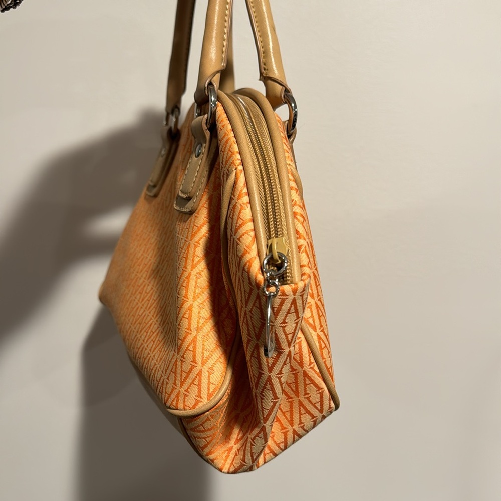 HANDBAG - Picture 3 of 9